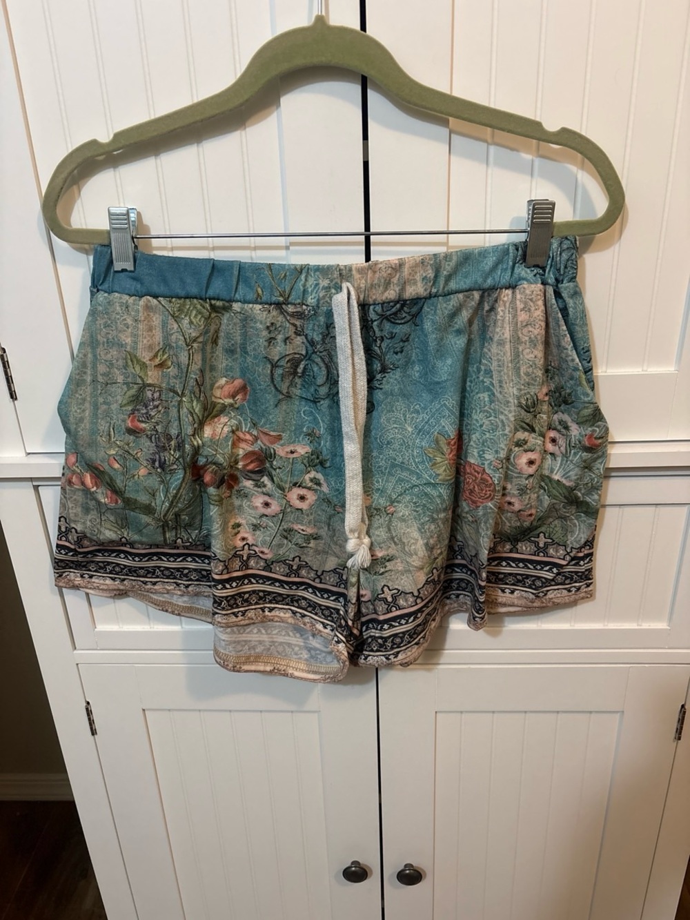 Boho Floral Print Pull On Shorts Women’s XL Elastic Waist Artsy Cottagecore